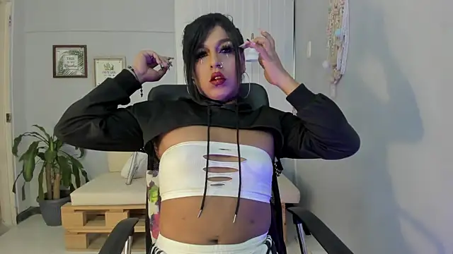 Nahomy Collins  online show from March 24, 2026, 7:30 pm