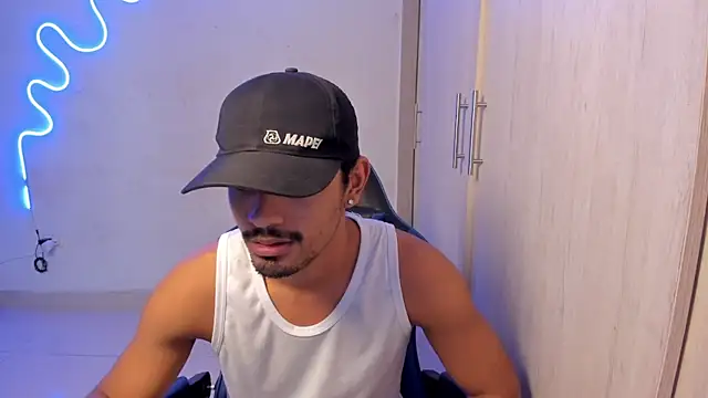 jossi12345j online show from April 14, 2026, 5:02 am