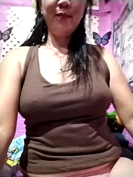 Snapshot of sweet_lyn2025 chatting on April 20, 2026, 3:20 am sweet lyn2025 online show from April 20, 2026, 3:20 am