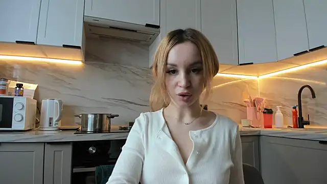 Snapshot of LinaKunilina chatting on March 2, 2026, 8:32 am LinaKunilina online show from March 2, 2026, 8:32 am