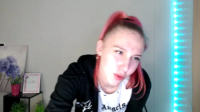 Scarlett lil online show from April 14, 2026, 7:58 am