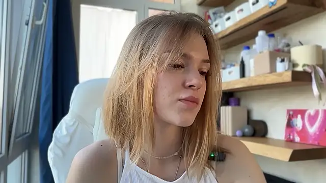 cyberl0ve  online show from June 6, 2026, 11:37 am