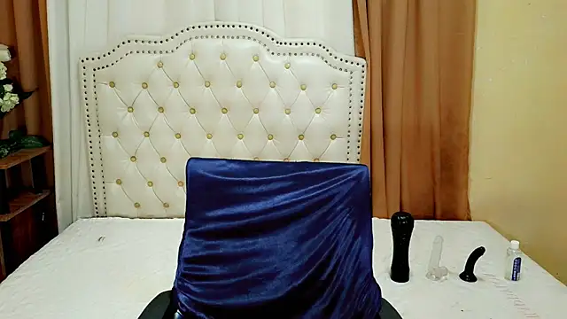 Seductive sophie online show from June 27, 2026, 4:17 am