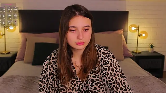 Nicole De Lux online show from April 10, 2026, 5:23 am