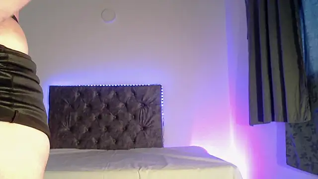 sweetsea  online show from April 3, 2026, 11:30 am