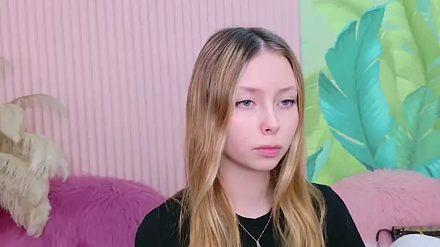 Snapshot of Tessa_Cross chatting on March 3, 2026, 8:09 am Tessa Cross online show from March 3, 2026, 8:09 am