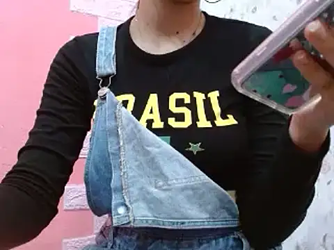 lolit cat online show from March 22, 2026, 12:47 am