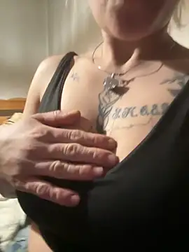 Snapshot of Bblonds1 chatting on March 2, 2026, 5:41 am Bblonds1 online show from March 2, 2026, 5:41 am