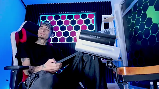 Max Hader  online show from April 2, 2026, 3:15 am