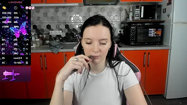 Snapshot of Mary_Blu chatting on January 17, 2025, 1:47 am Mary Blu online show from January 17, 2025, 1:47 am
