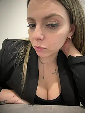 diavola bionda online show from March 15, 2026, 1:55 am