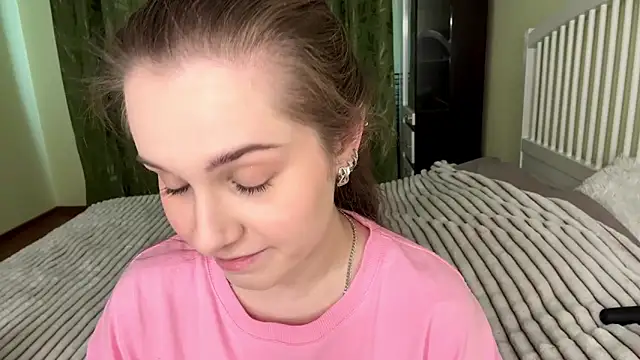 ElizabethHenderson online show from March 31, 2026, 8:48 am