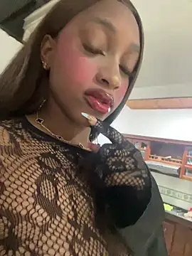 LiaTrainor online show from March 26, 2026, 1:11 am