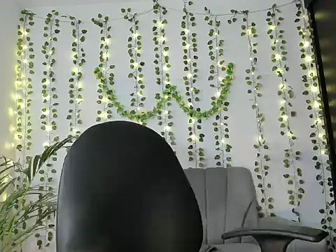 yoursweetsin16 online show from March 6, 2026, 2:02 pm