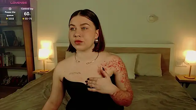 HermioneMoon online show from April 28, 2026, 3:39 pm