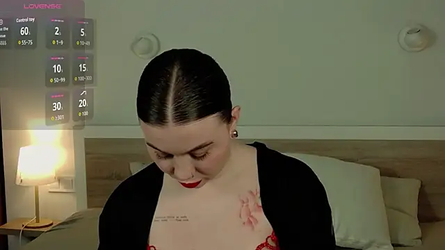 HermioneMoon online show from April 29, 2026, 3:27 pm