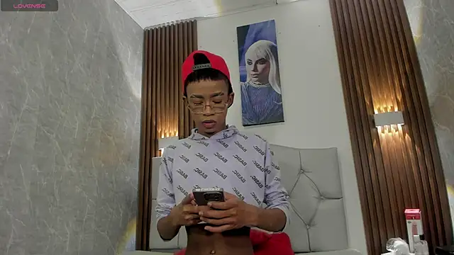 Snapshot of patrick_lovee chatting on May 8, 2026, 8:03 pm patrick lovee online show from May 8, 2026, 8:03 pm