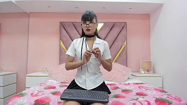 chloe larson online show from March 11, 2026, 11:16 am