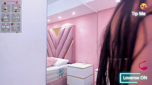 chloe larson online show from April 8, 2026, 12:38 pm