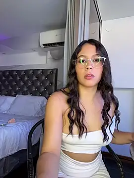 LauriLenix online show from April 30, 2026, 8:37 pm