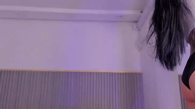 ashvalentine  online show from March 18, 2026, 7:39 pm