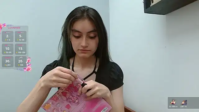 Snapshot of naomi_unu chatting on July 24, 2026, 2:15 pm naomi unu online show from July 24, 2026, 2:15 pm