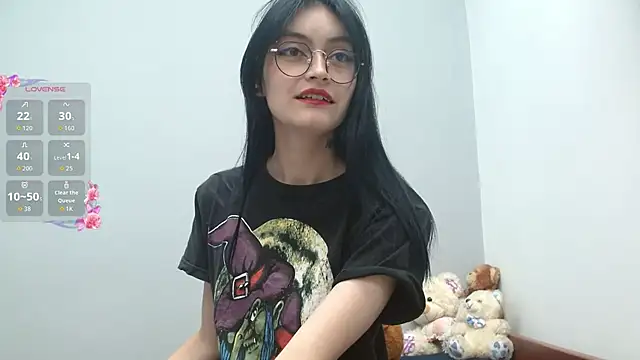 Snapshot of naomi_unu chatting on July 29, 2026, 2:15 pm naomi unu online show from July 29, 2026, 2:15 pm