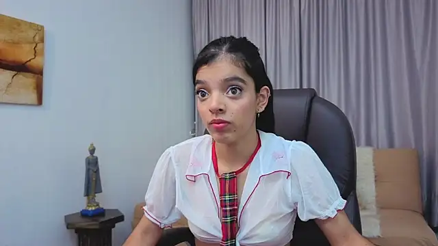 Thalia parkerr  online show from April 17, 2026, 12:19 pm