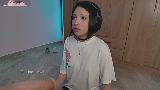 Snapshot of ling_meow chatting on June 14, 2026, 3:47 pm ling meow online show from June 14, 2026, 3:47 pm