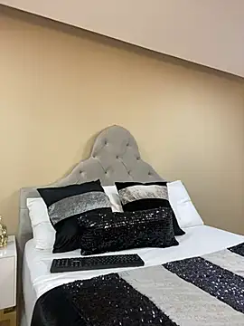 AlmaraRouge online show from April 11, 2026, 8:02 pm