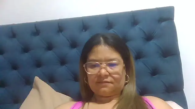 Jiwon Han online show from April 20, 2026, 1:52 am