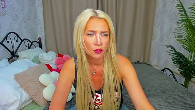 Snapshot of Ledi_Luna chatting on July 21, 2026, 8:49 am Ledi Luna online show from July 21, 2026, 8:49 am