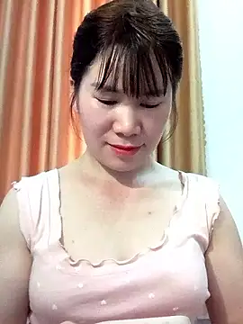 Snapshot of Bondgirl_9 chatting on May 16, 2026, 6:43 am Bondgirl 9 online show from May 16, 2026, 6:43 am
