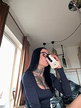 SkinnyLilly online show from April 12, 2026, 2:00 pm