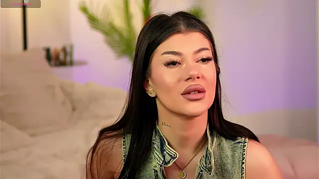 GoldenAlana online show from March 12, 2026, 5:02 am