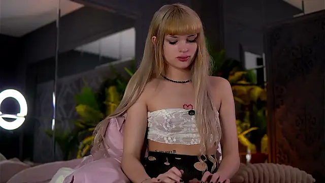 BrattyScarlet online show from March 22, 2026, 7:12 am