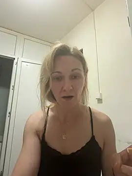 Snapshot of Secret_Ladyx chatting on June 1, 2026, 4:47 am Secret Ladyx online show from June 1, 2026, 4:47 am