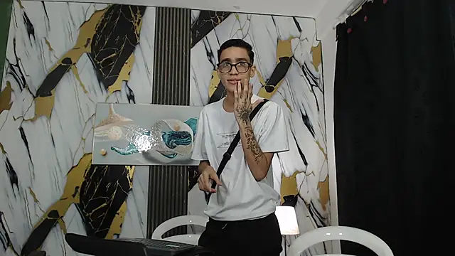 SKYN MAN online show from April 18, 2026, 7:23 am