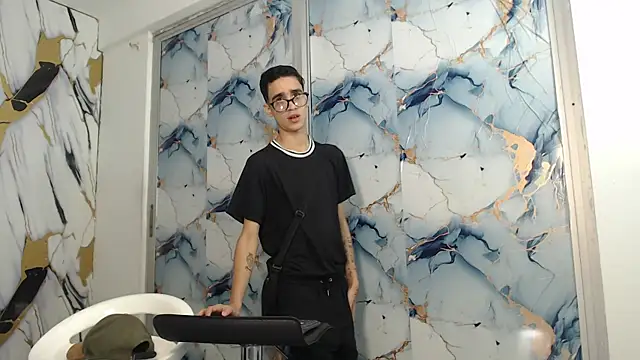 SKYN MAN online show from April 19, 2026, 7:29 am