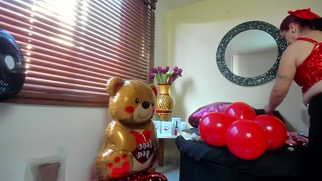 Maye Milf  online show from March 19, 2026, 12:42 pm