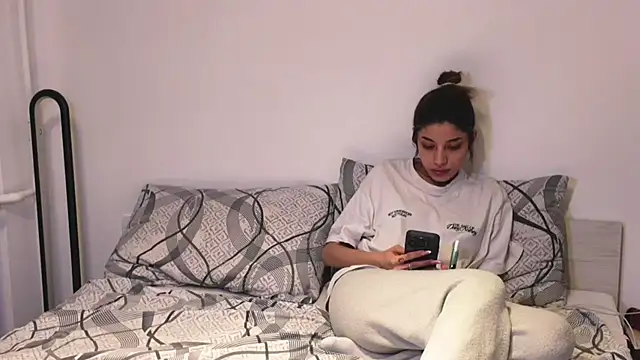 sweelexy online show from April 15, 2026, 12:39 am