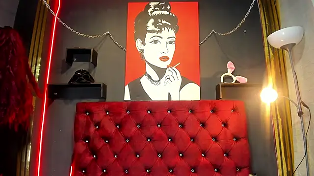 Sarah  Moonx online show from April 17, 2026, 8:01 pm