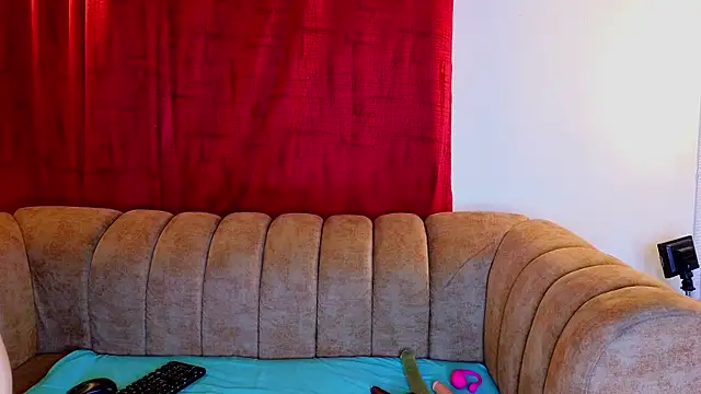 ahnaysexx online show from April 14, 2026, 7:09 pm