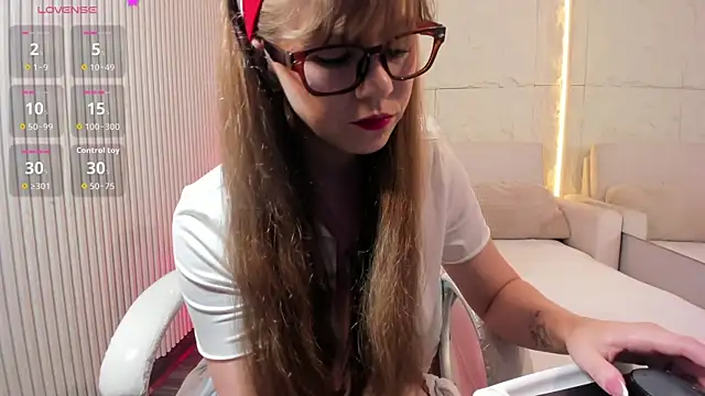 LailaCutee online show from March 6, 2026, 9:00 pm