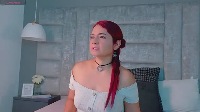 PaulaVegaa online show from April 15, 2026, 12:45 pm