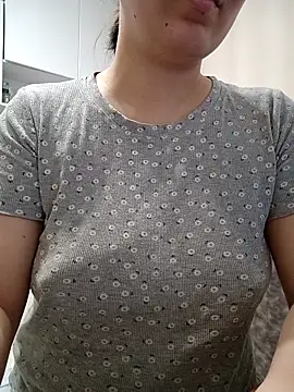 Emi hot1 online show from March 10, 2026, 5:18 pm