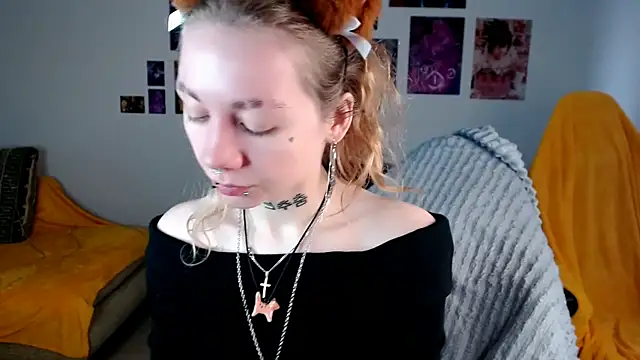 Nica Kawaii online show from April 15, 2026, 2:13 pm