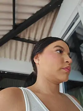 Pretty Julieta online show from May 25, 2026, 9:21 pm