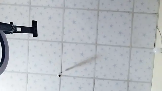 Xinh iu18 online show from March 6, 2026, 7:05 am