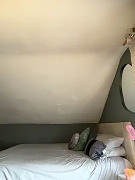 Saskia xx online show from March 25, 2026, 9:04 am